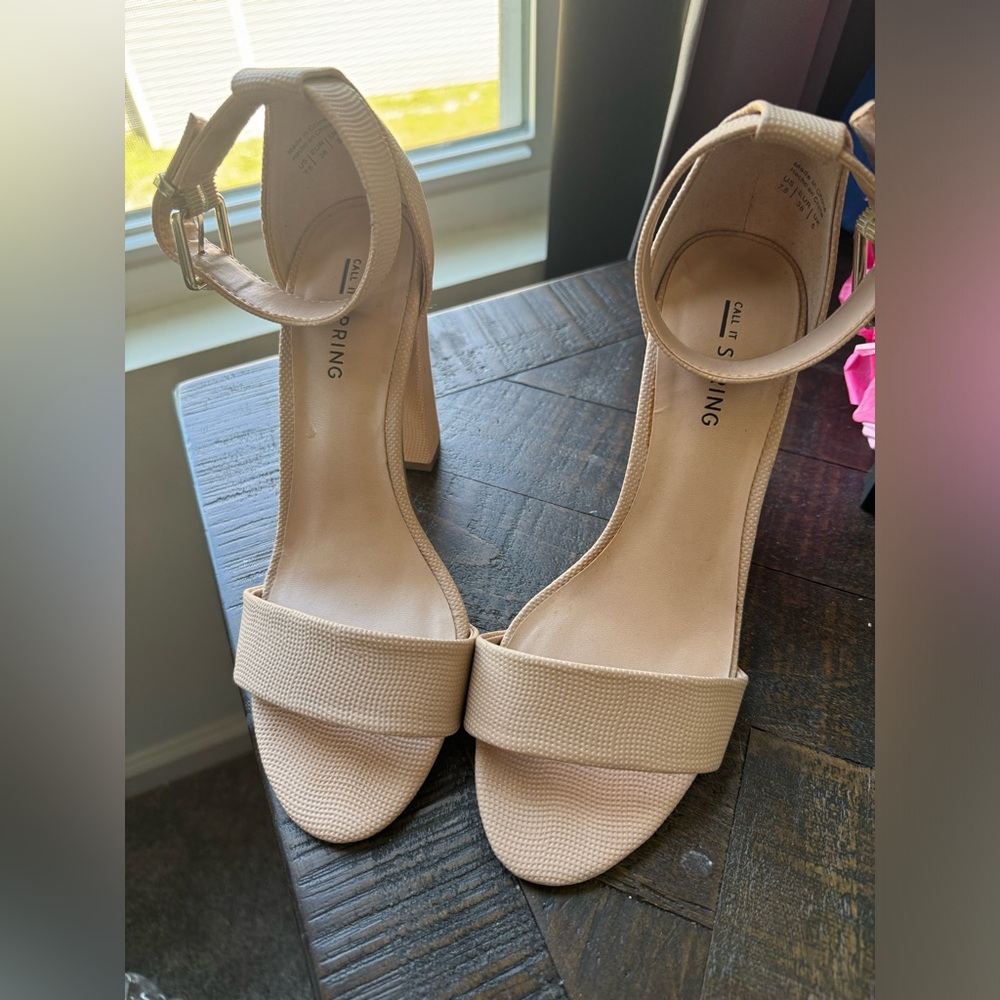 Call it Spring sandals 👡 - Picture 4 of 9
